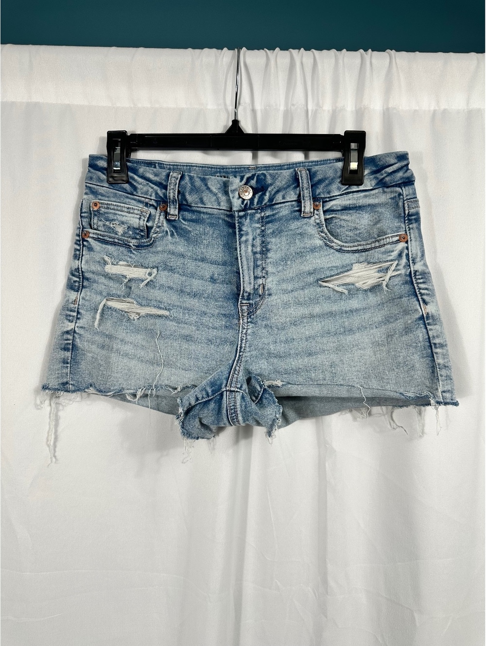 American Eagle Light Wash Distressed Denim Shorts Size 10